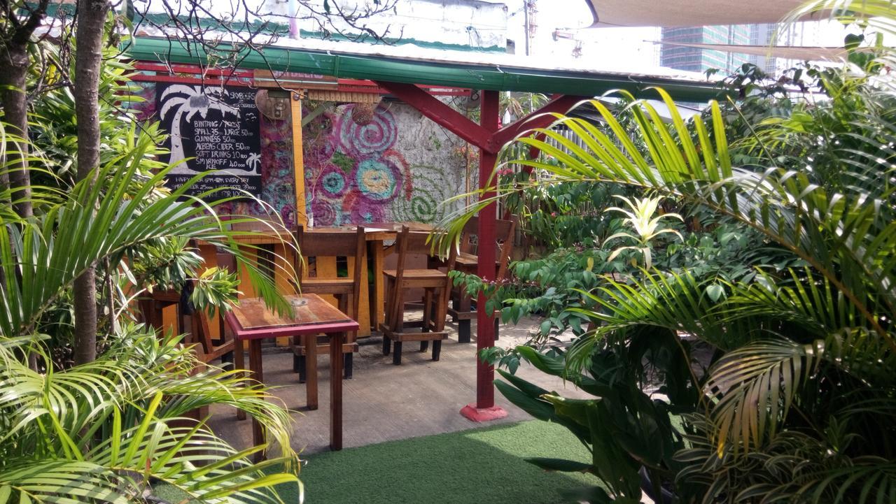 Six Degrees Hostel Jakarta Exterior photo