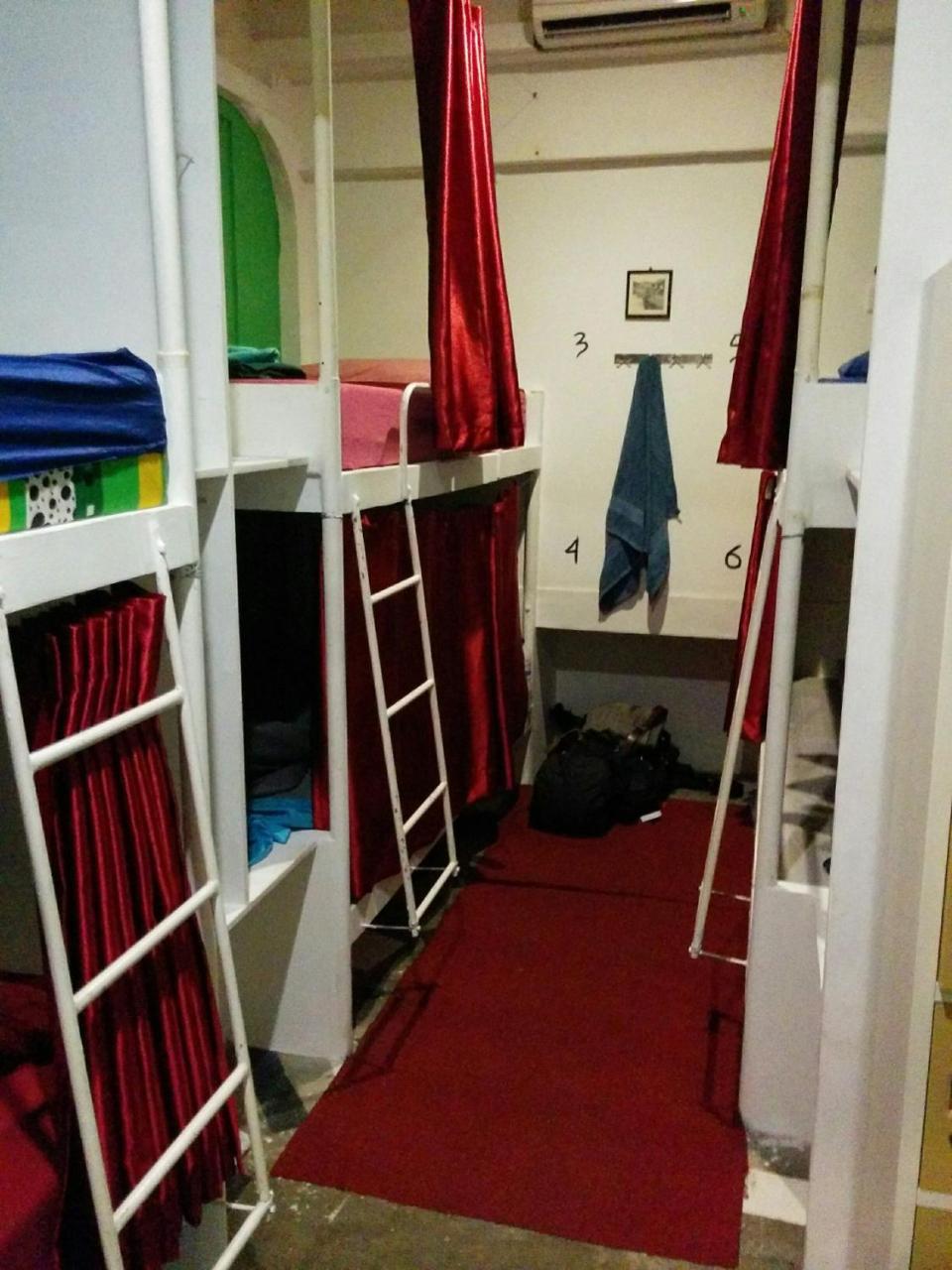 Six Degrees Hostel Jakarta Room photo