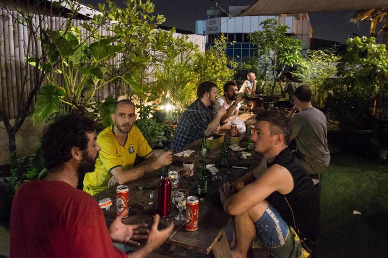 Six Degrees Hostel Jakarta Exterior photo